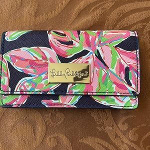Lilly Pulitzer Crossbody wallet with strap